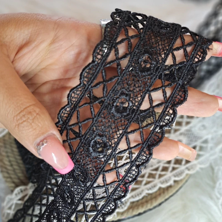 گیپور عرض 5 سانت در دو رنگ سفید ومشکی