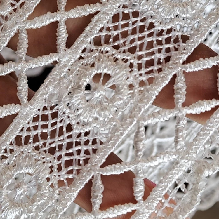 گیپور عرض 5 سانت در دو رنگ سفید ومشکی