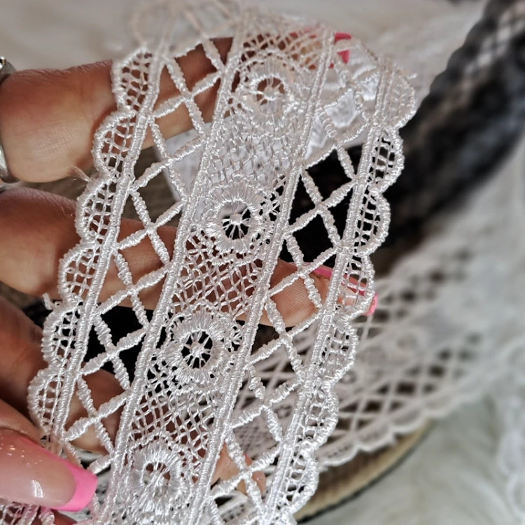 گیپور عرض 5 سانت در دو رنگ سفید ومشکی