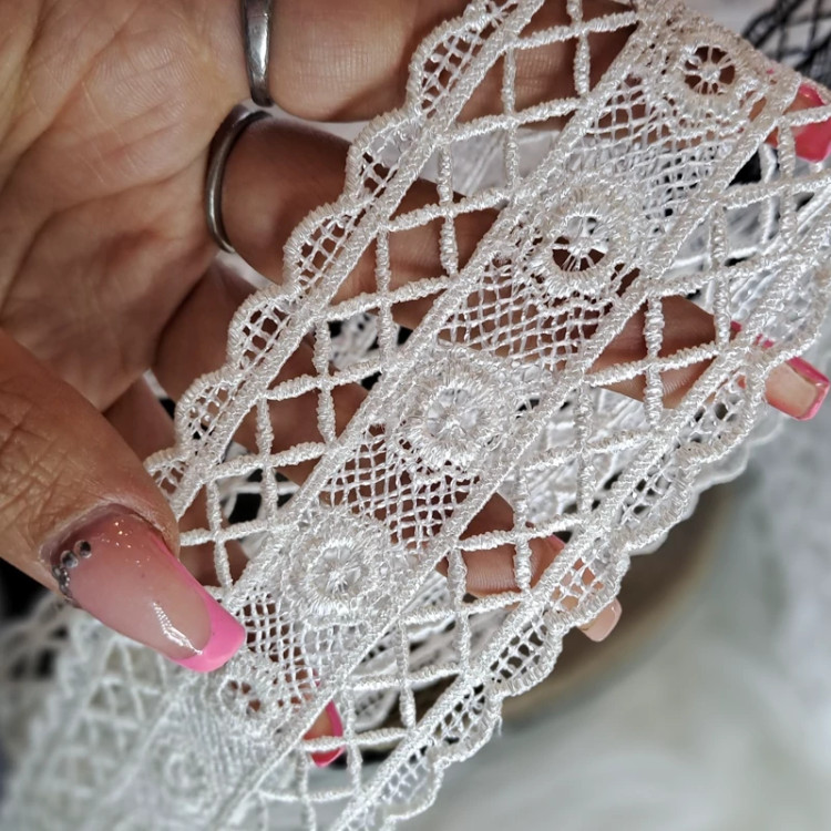 گیپور عرض 5 سانت در دو رنگ سفید ومشکی