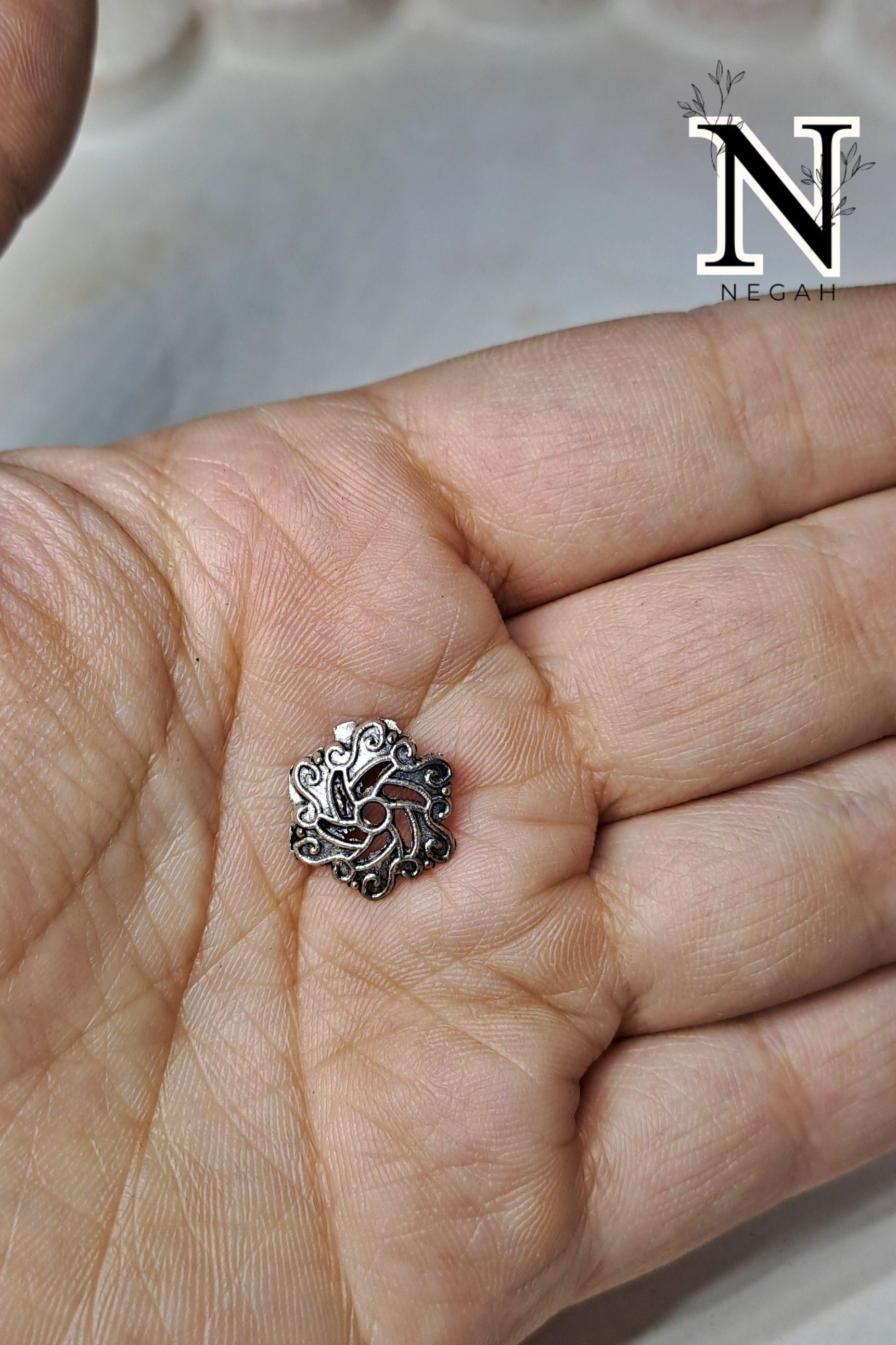 بین مهره ایی جنس فلزی