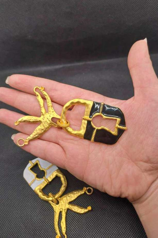 اکسسوری فلزی لباس